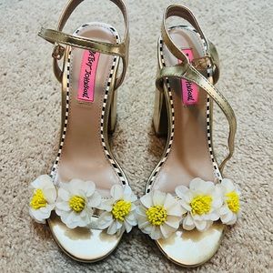 Betsey Johnson Sedona Heel
